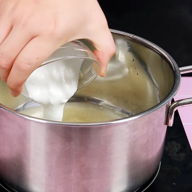 Step 4 Cooking coconut jelly Coconut jelly with pandan leaves