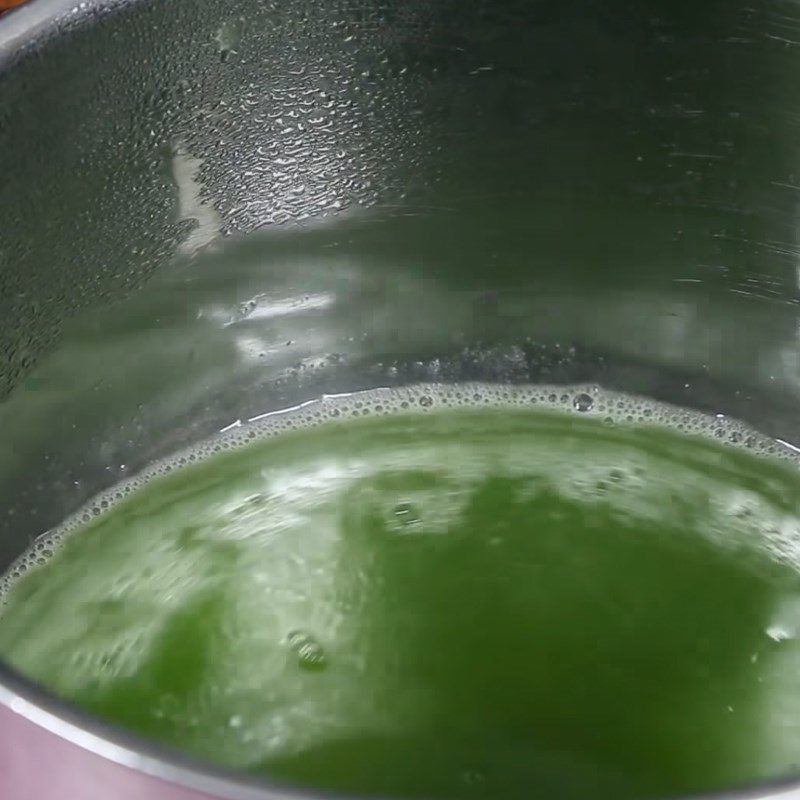 Step 2 Cook pandan jelly for pandan leaf coconut jelly