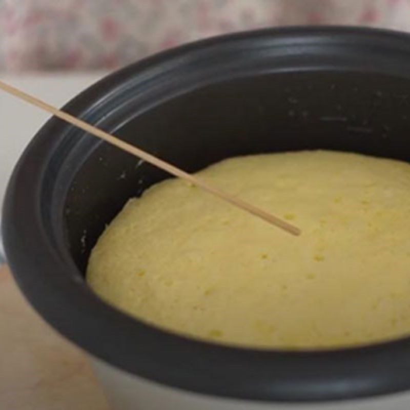 Step 3 Baking the cake with a rice cooker Salted egg sponge cake birthday