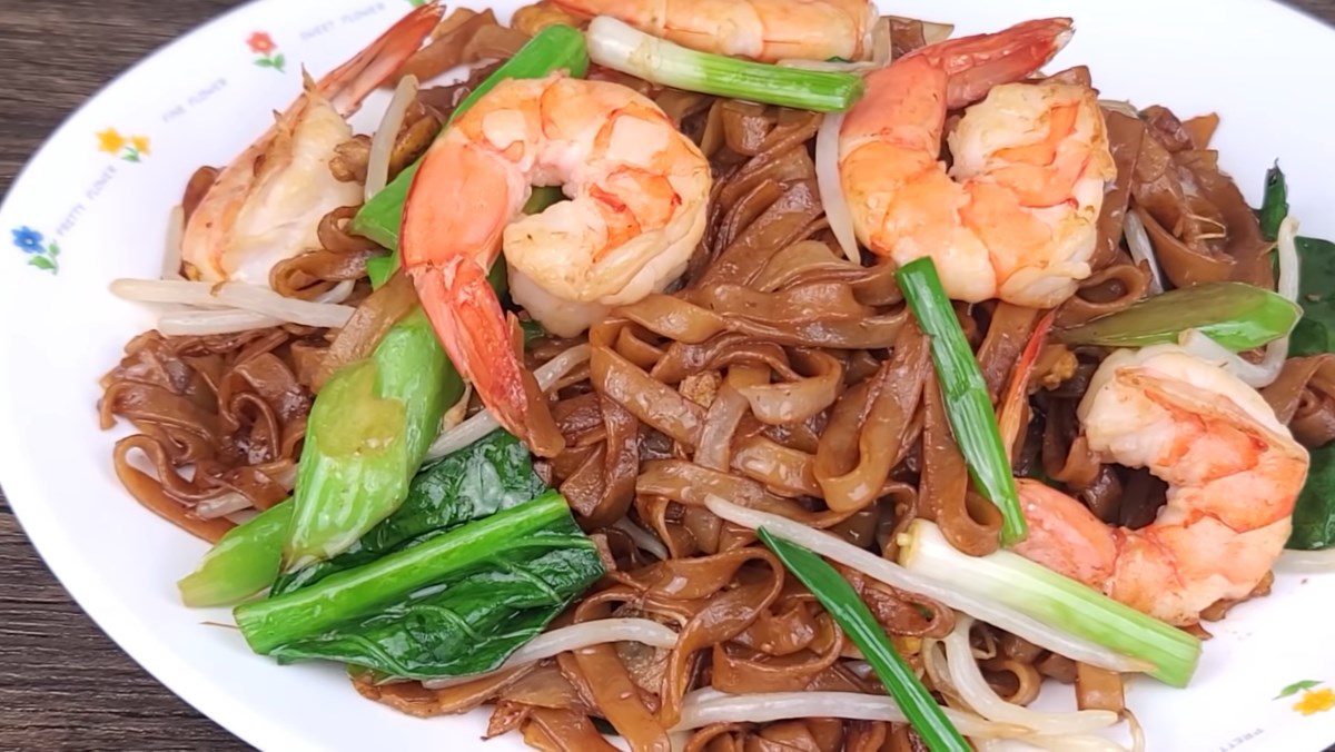 Crispy pan-fried shrimp pho