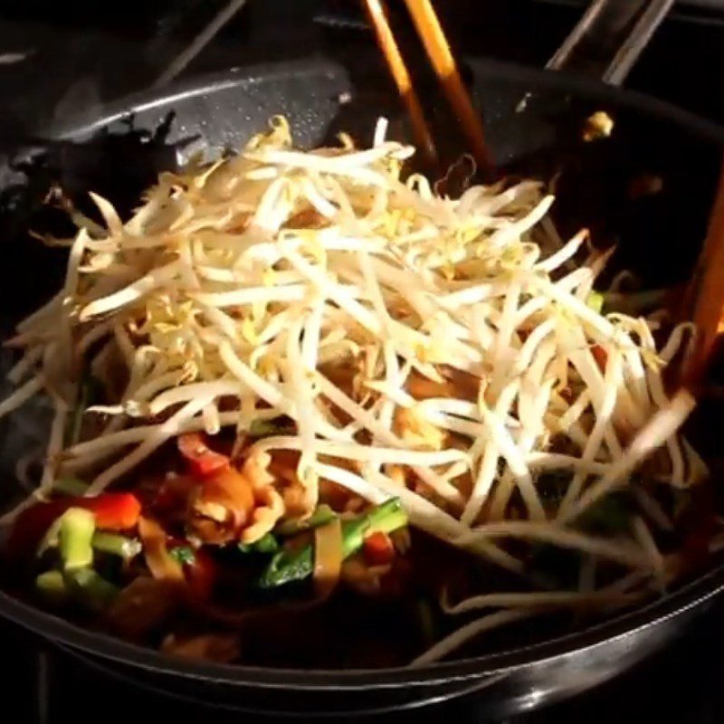 Step 5 Stir-fried Pho Chicken Stir-fried Pho