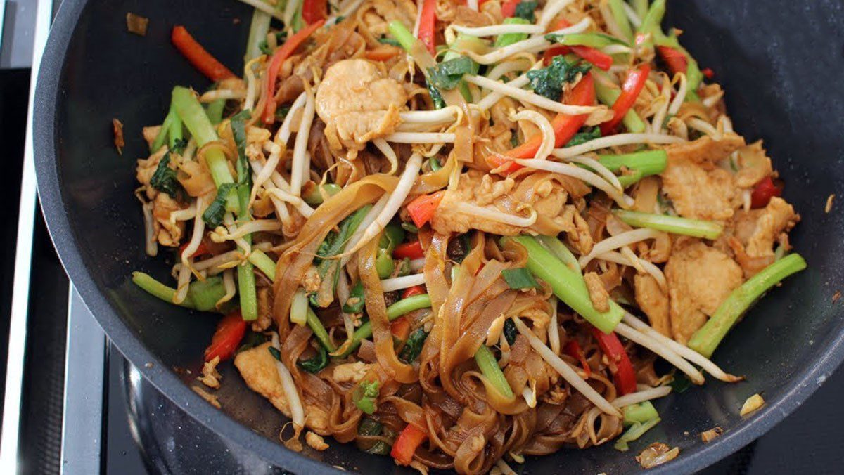 Stir-fried Pho with Chicken