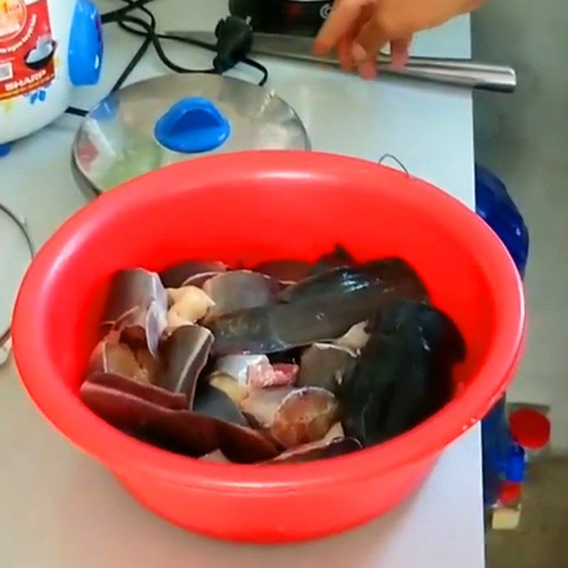 Step 2 Prepare catfish for Stir-fried Catfish