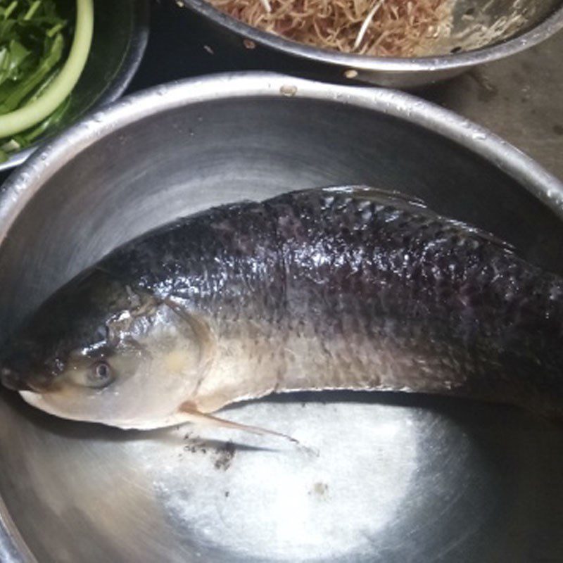 Step 1 Prepare the carp Sour Soup with Carp