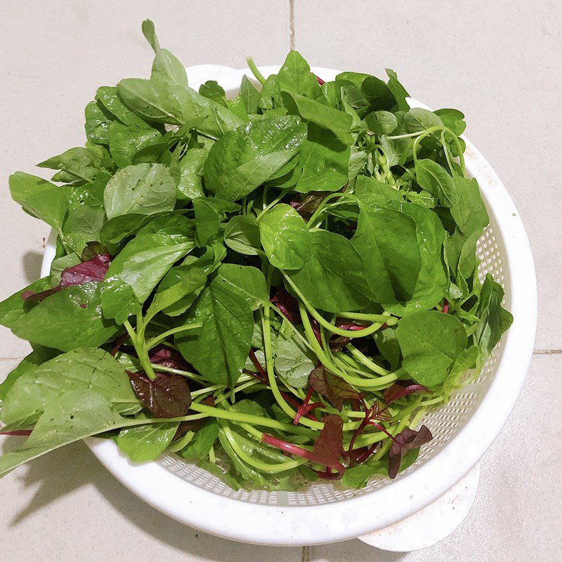 Step 1 Prepare the ingredients for Stir-fried Shrimp with Water Lily Flowers