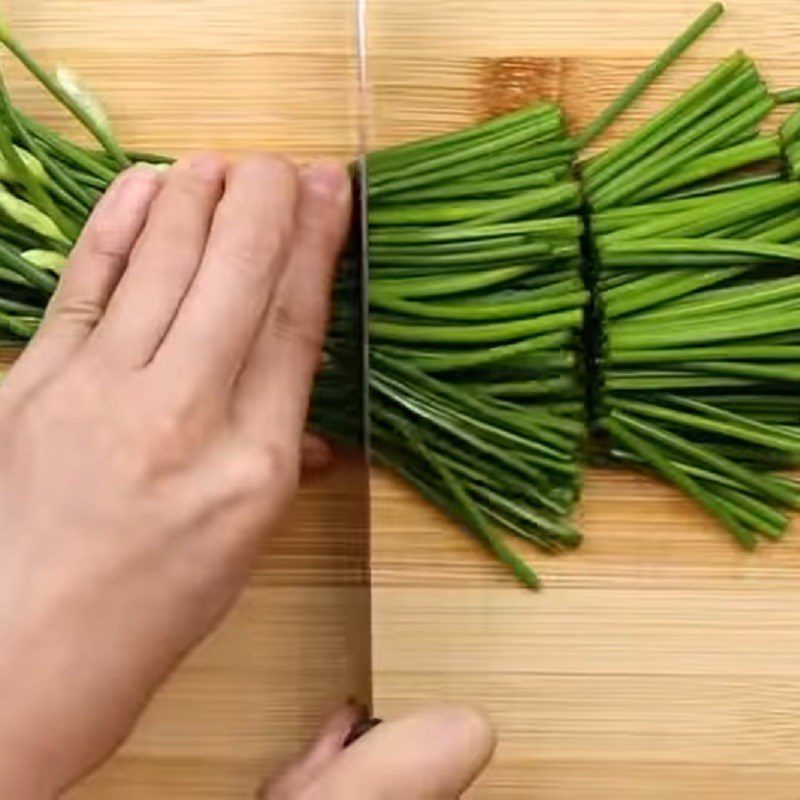 Step 1 Prepare the Ingredients for Stir-fried Shrimp with Chives