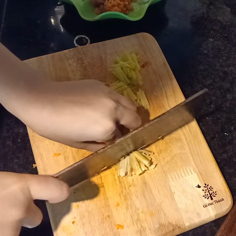 Step 1 Prepare the ingredients for Braised Catfish with Galangal