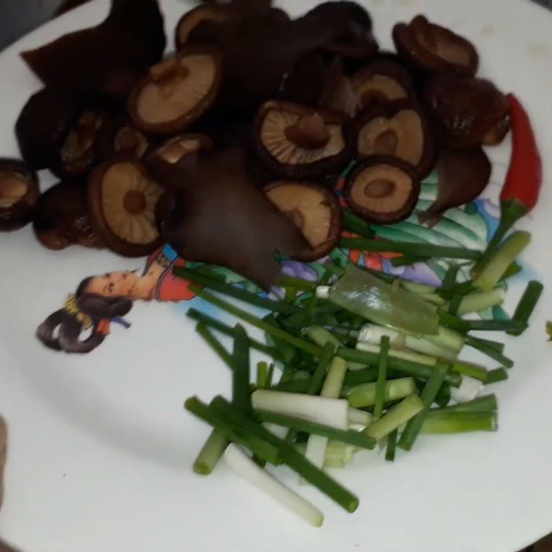 Step 1 Prepare the ingredients for Roasted Duck Stir-Fried with Shiitake Mushrooms