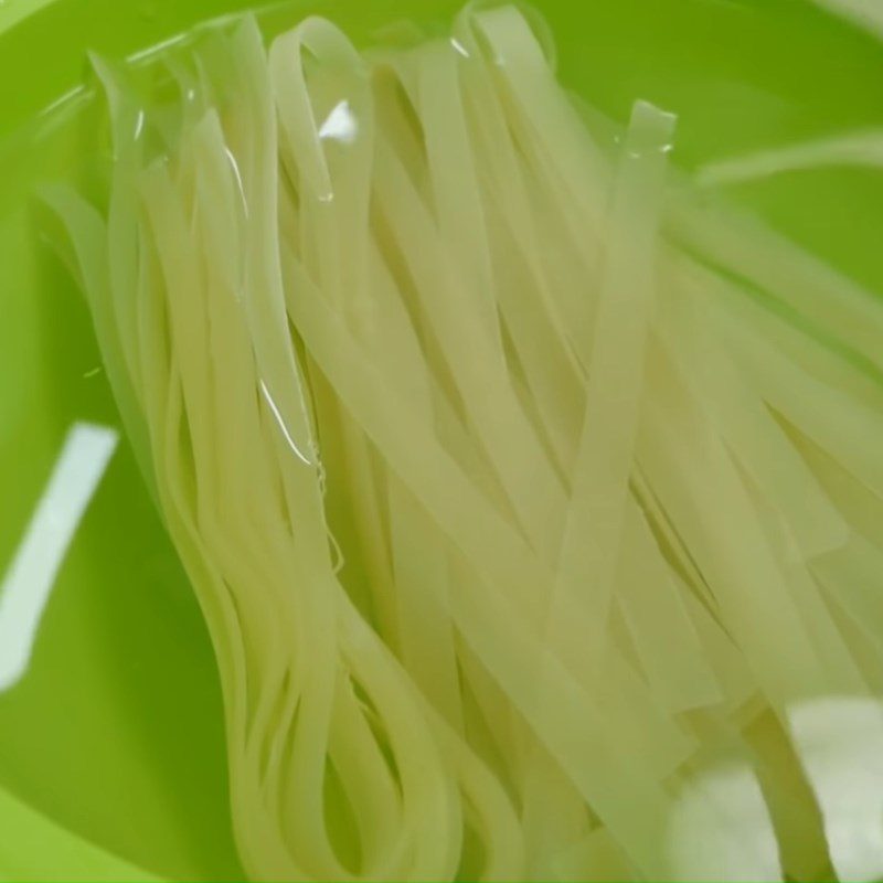 Step 1 Prepare the ingredients for vegetarian stir-fried pho