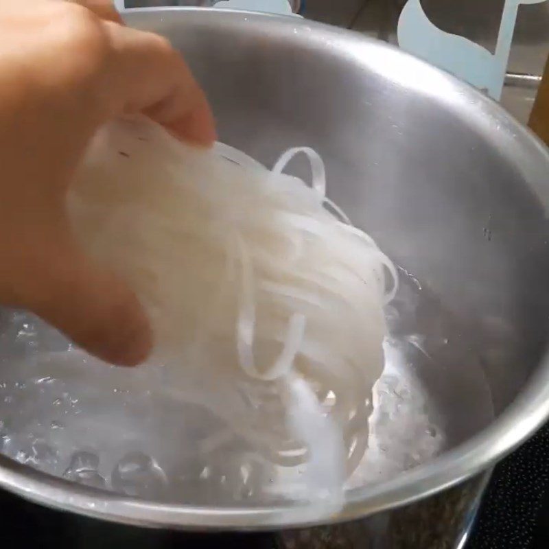 Step 1 Prepare the ingredients for Stir-fried Vegetable Pho