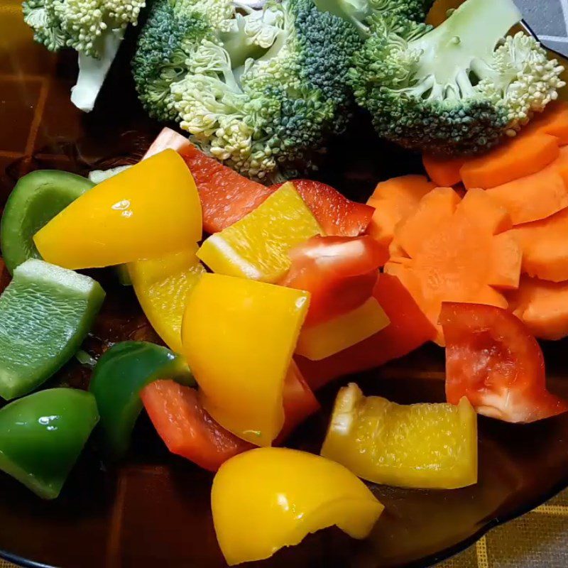 Step 1 Prepare the ingredients for stir-fried vegetable Pho