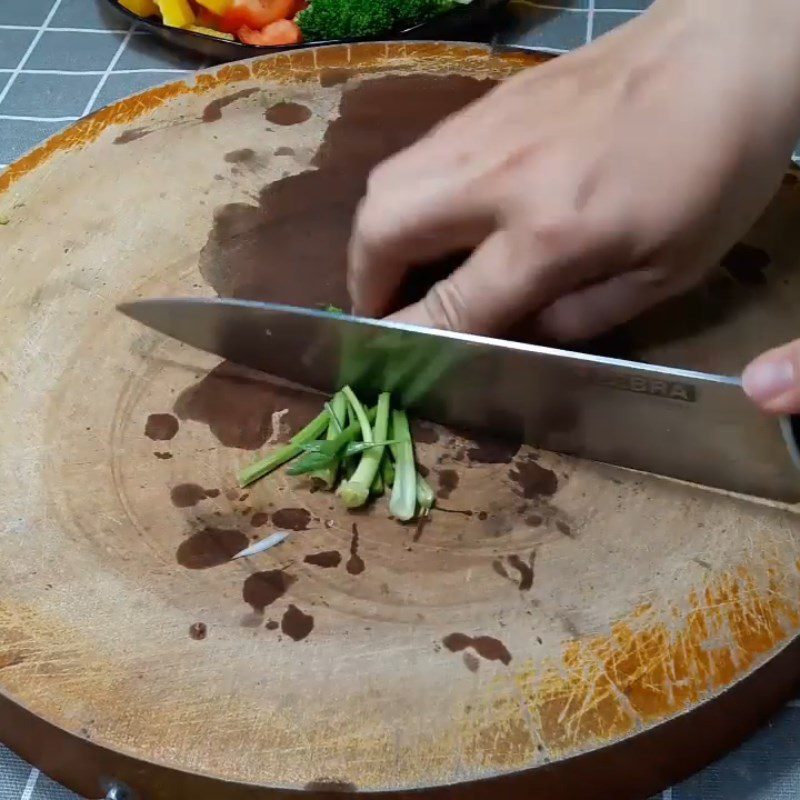 Step 1 Prepare the ingredients for stir-fried vegetable Pho