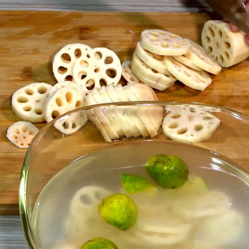 Step 2 Prepare the ingredients for Lotus root soup with pig tail