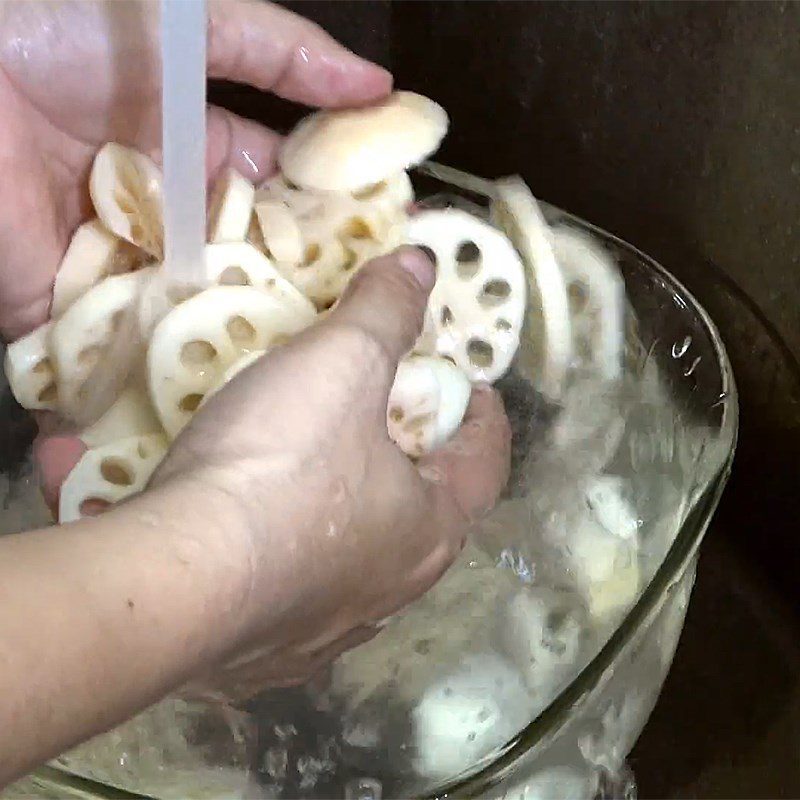 Step 2 Prepare the ingredients for Lotus root soup with pig tail