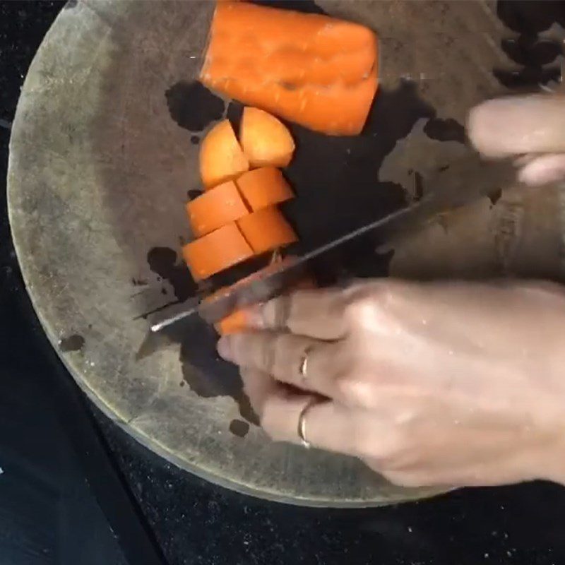 Step 1 Prepare the ingredients for eel and carrot porridge