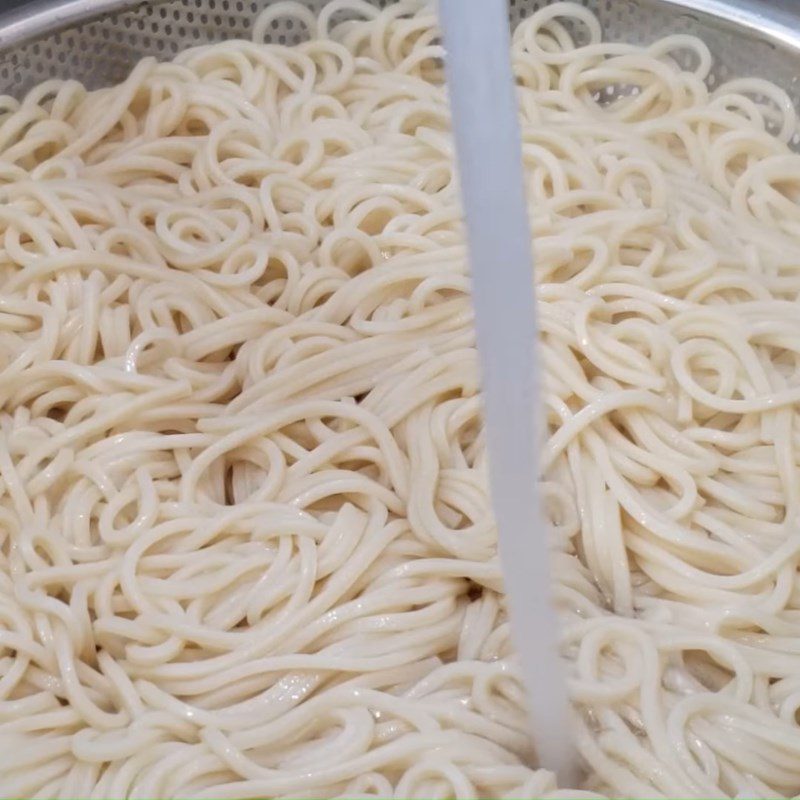 Step 2 Prepare the remaining ingredients Lobster stir-fried noodles with XO sauce