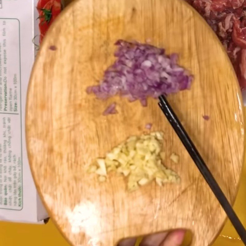 Step 2 Prepare the remaining ingredients for Stir-fried Noodles with Beef and Vegetables