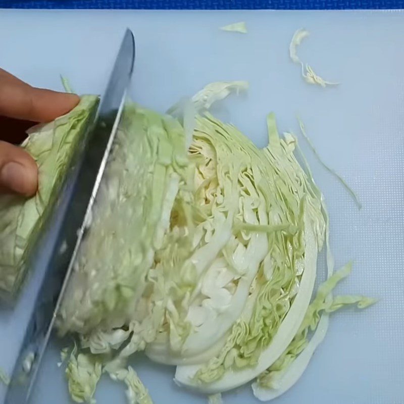 Step 2 Prepare other ingredients Fried noodles with eggs, vegetables, and mushrooms