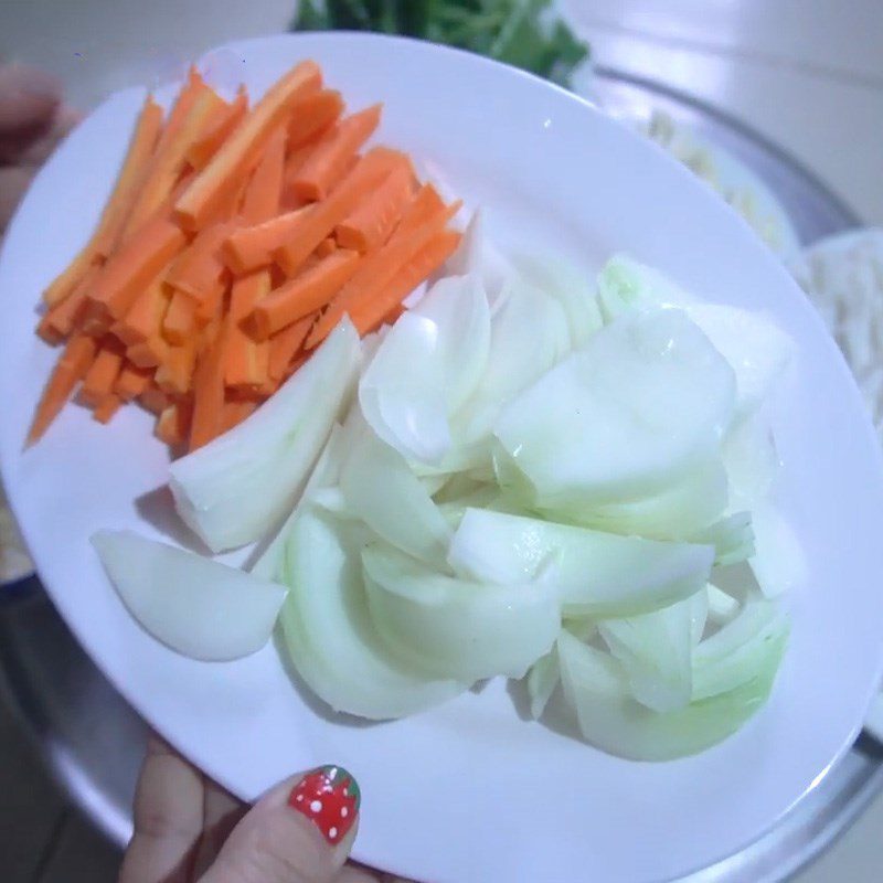 Step 2 Prepare other ingredients for stir-fried chicken heart Pho