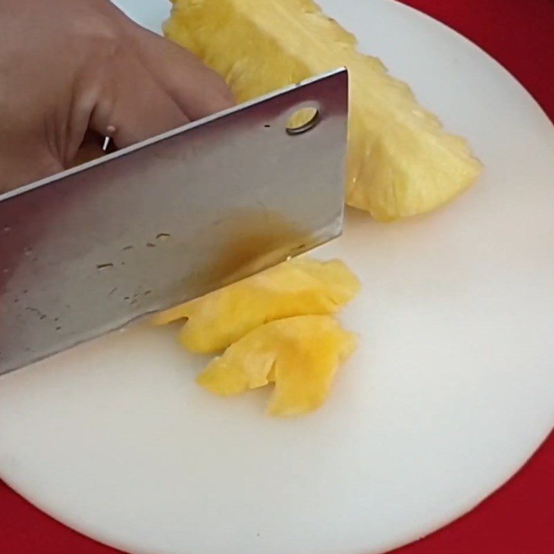 Step 2 Prepare other ingredients Stir-fried straw mushrooms with pineapple