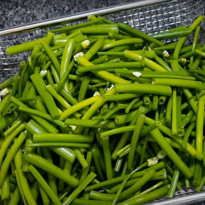 Step 1 Prepare the pig tongue and spring onions Stir-Fried Pig Tongue with Spring Onions