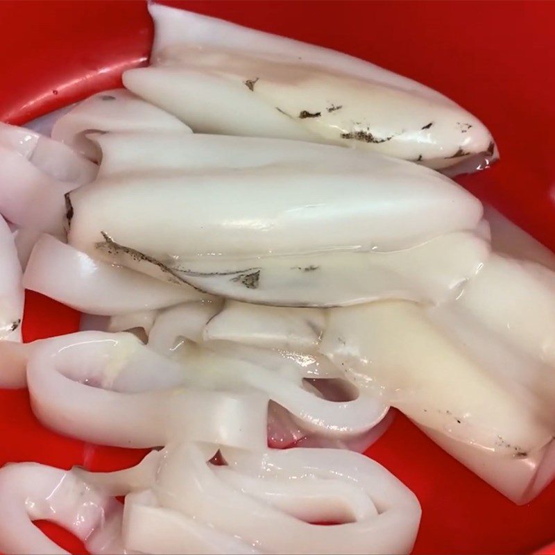 Step 1 Prepare the squid Stir-fried squid with satay and broccoli