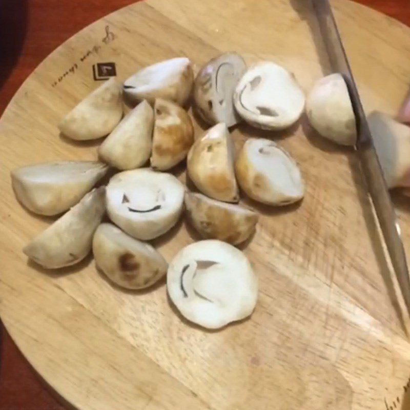 Step 1 Preparing ingredients for Braised Pork with Straw Mushrooms