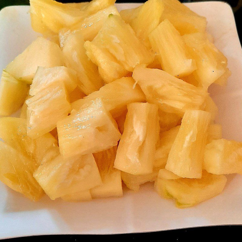 Step 1 Prepare the ingredients for Pineapple Braised Pork