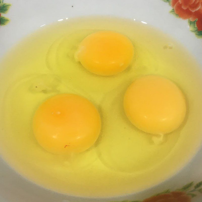 Step 1 Prepare the ingredients for Onion stir-fried with chicken eggs