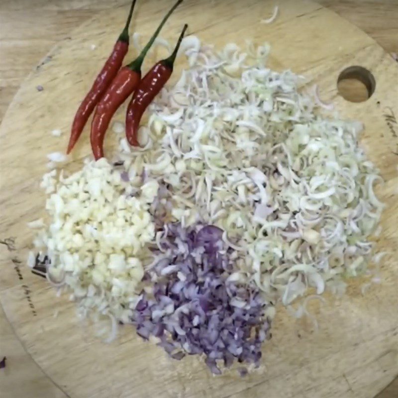 Step 1 Prepare the Ingredients for Stir-fried Deer Meat with Lemongrass and Chili