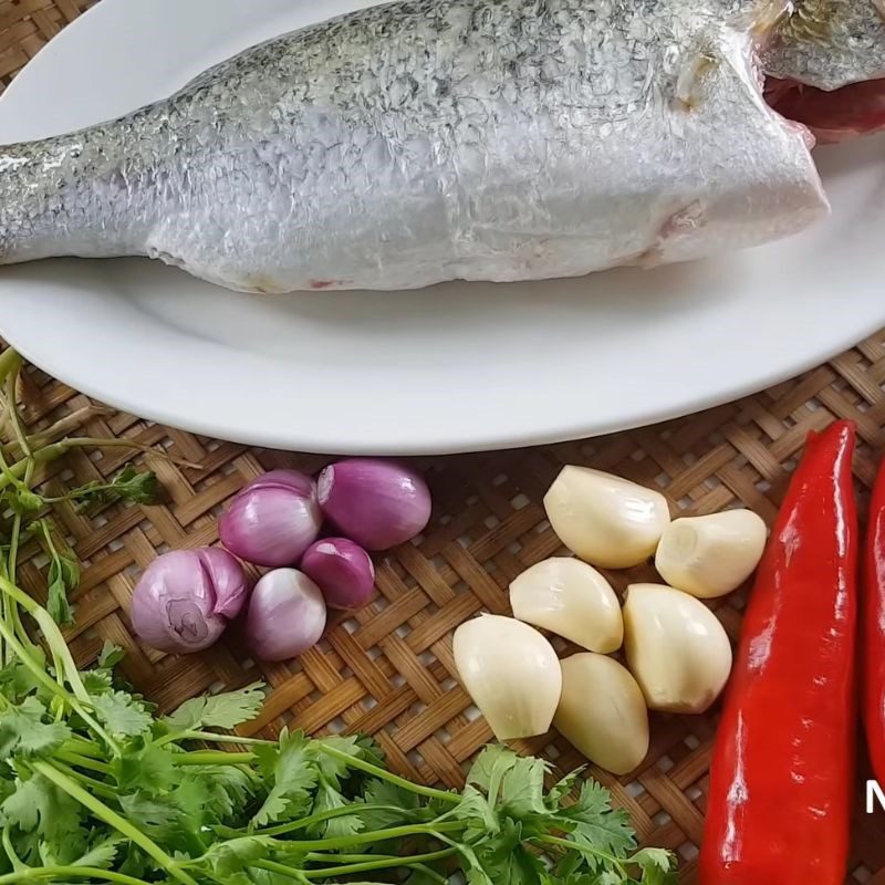 Step 1 Prepare the Ingredients for Steamed Fish with Soy Sauce