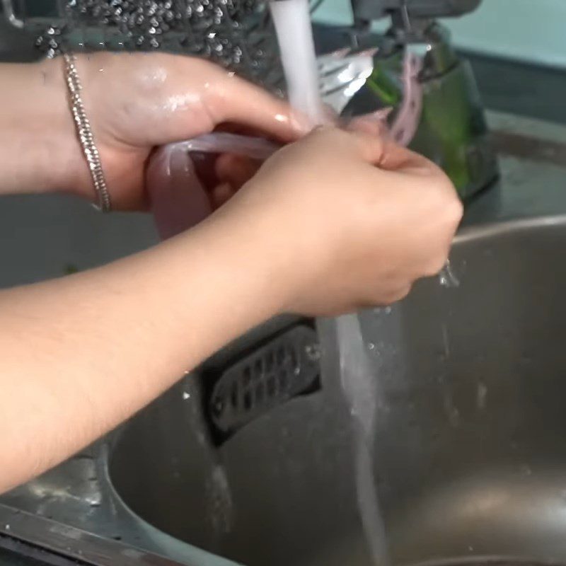 Step 1 Prepare frog meat for Frog Porridge with green pumpkin (gourd)