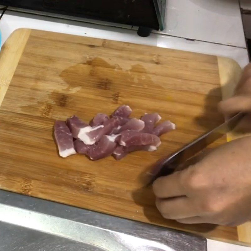 Step 2 Prepare shrimp and pork for shrimp and pork stew