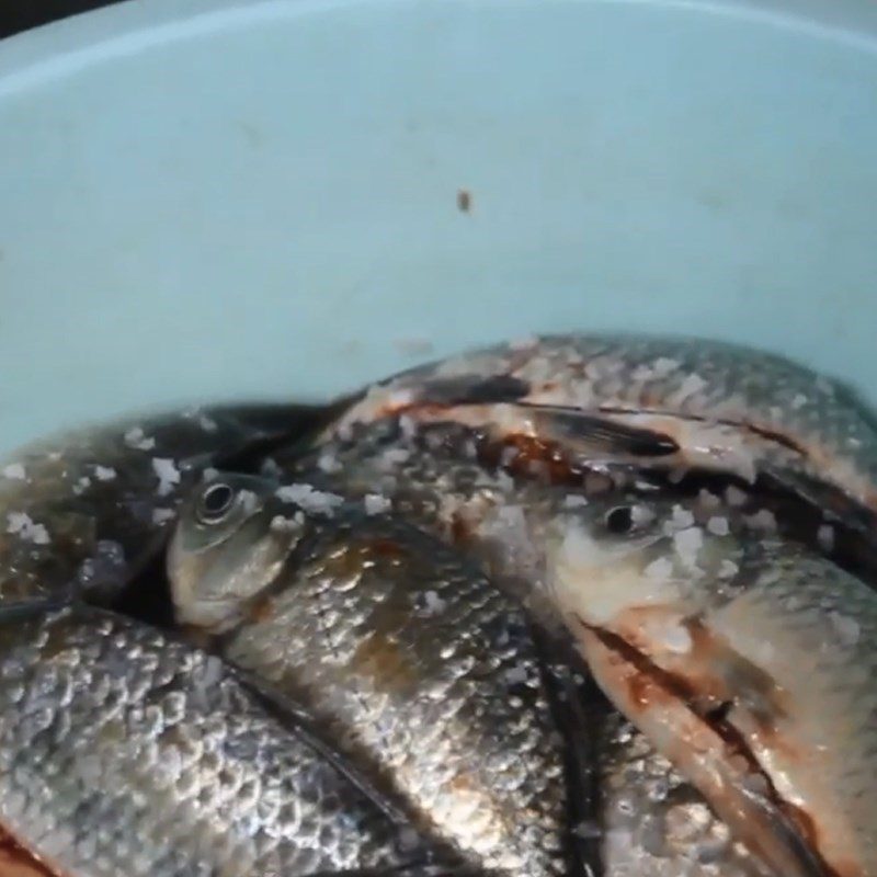 Step 2 Prepare and marinate the fish for Indian Mackerel with green bananas