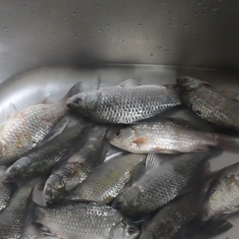 Step 2 Prepare and marinate the fish for Indian Mackerel with green bananas