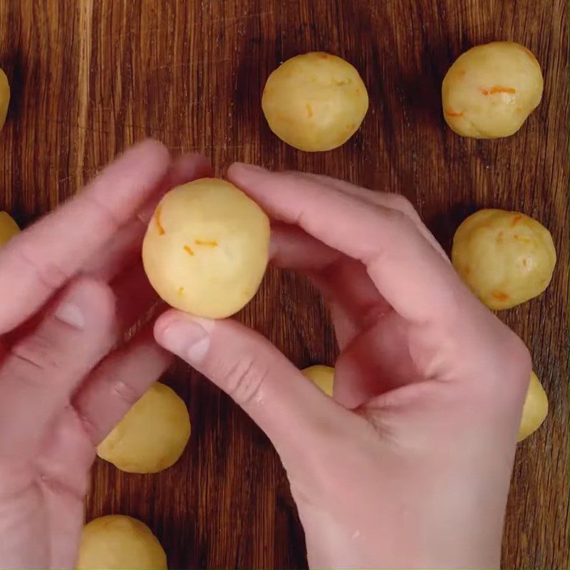 Step 3 Shape and wrap the filling Orange jam-filled cookies