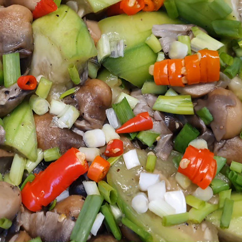 Step 5 Final product Stir-fried straw mushrooms with gourd