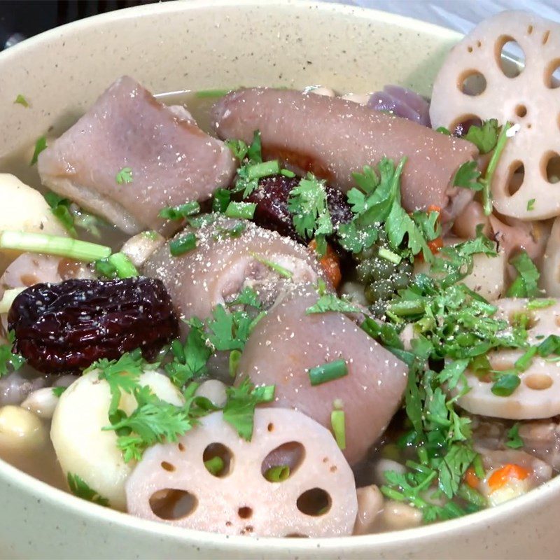 Step 5 Final product Lotus root soup with pig tail