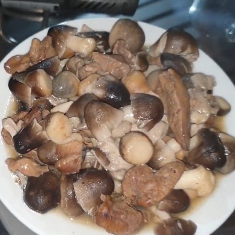 Step 4 Final product Stir-fried chicken intestines with straw mushrooms