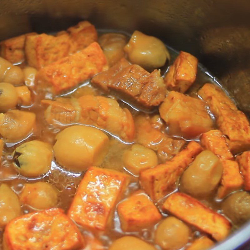 Step 4 Braised meat Braised straw mushrooms and tofu