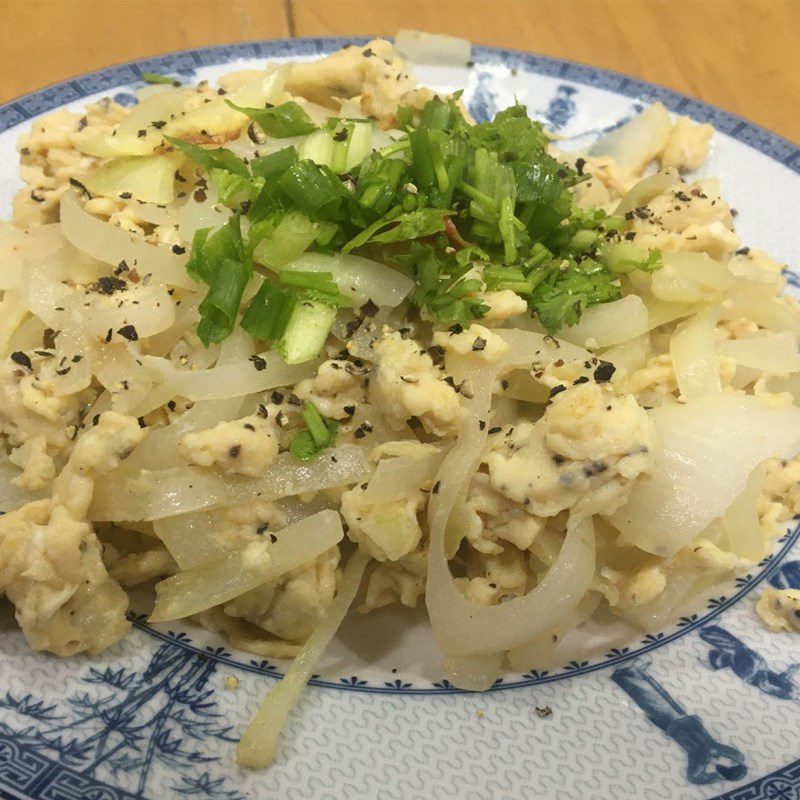 Step 3 Final product Sautéed onions with chicken eggs