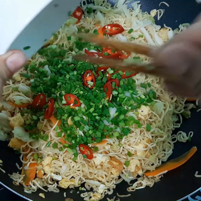 Step 4 Stir-fried Noodles Stir-fried Noodles with Eggs and Vegetables