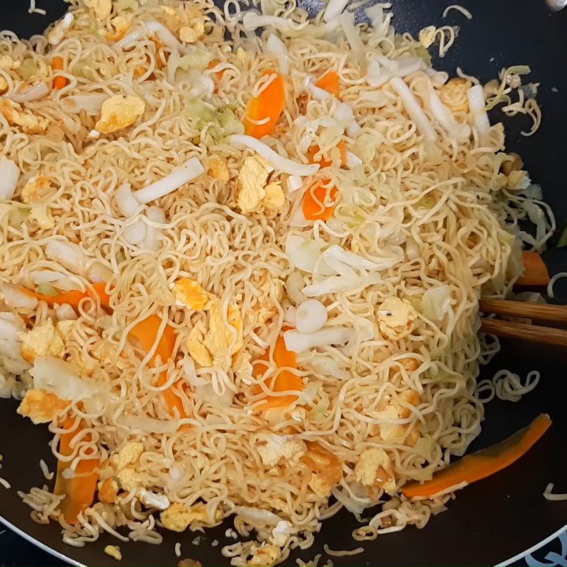 Step 4 Stir-fried Noodles Stir-fried Noodles with Eggs and Vegetables