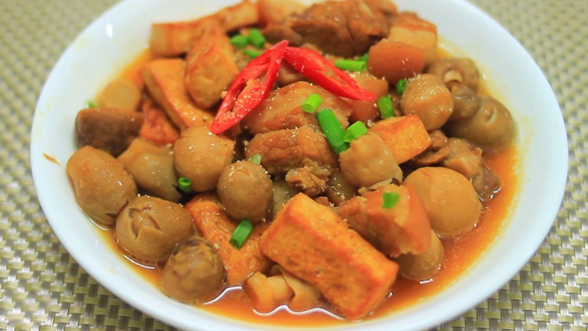 Braised Pork with Straw Mushrooms and Tofu