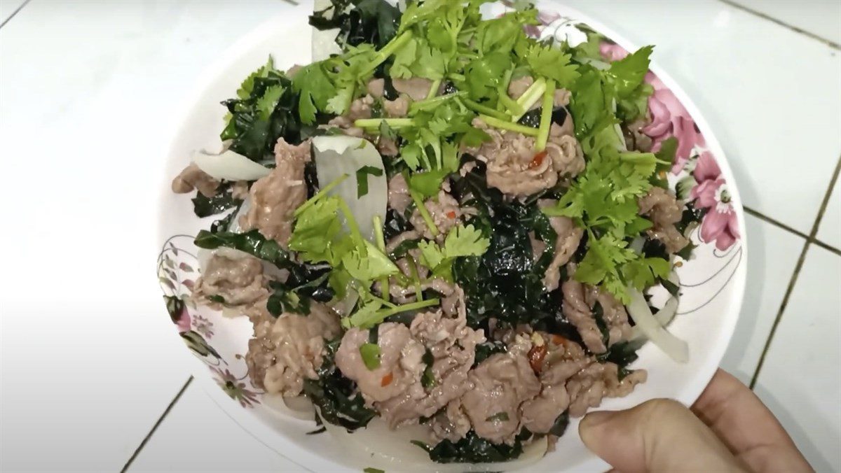 Stir-fried deer meat with betel leaves