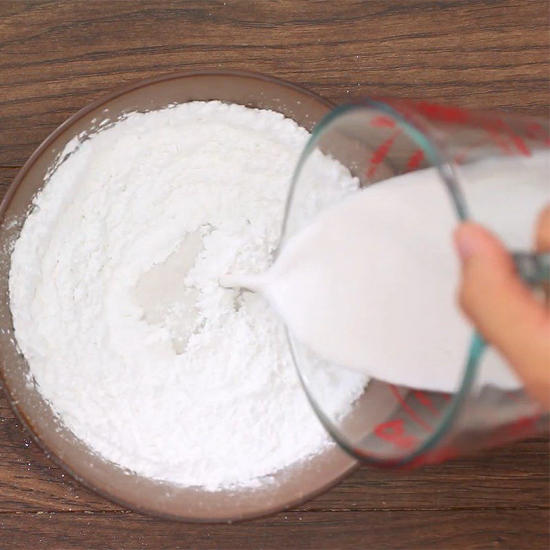 Step 4 Mix the white mixture Taro cake steamed with coconut milk