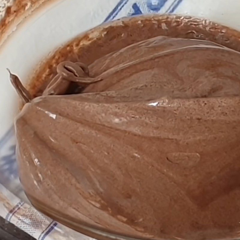 Step 2 Mixing the batter Chocolate cake without flour, baking powder