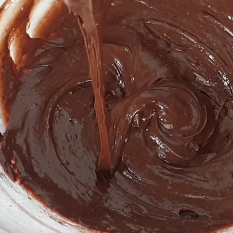 Step 4 Mix the cake batter for chocolate mousse filling