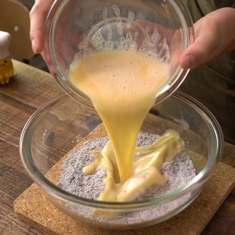 Step 3 Mixing pancake batter Chocolate pancake with pearl cream filling