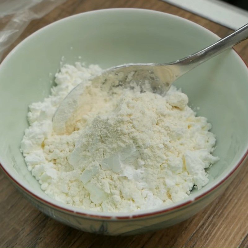 Step 4 Mixing and coating with flour Fried chicken leg with fish sauce